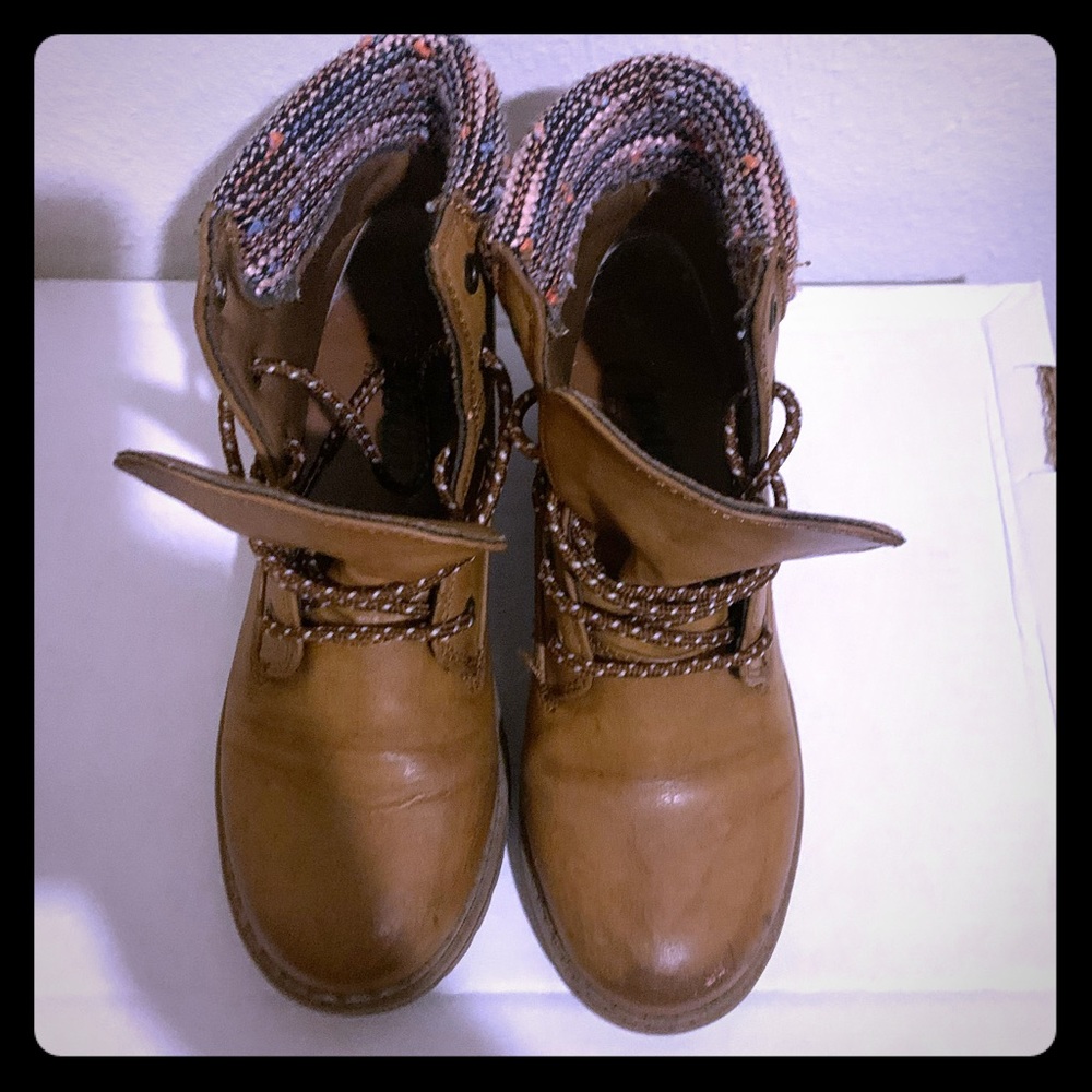 Girls boots
